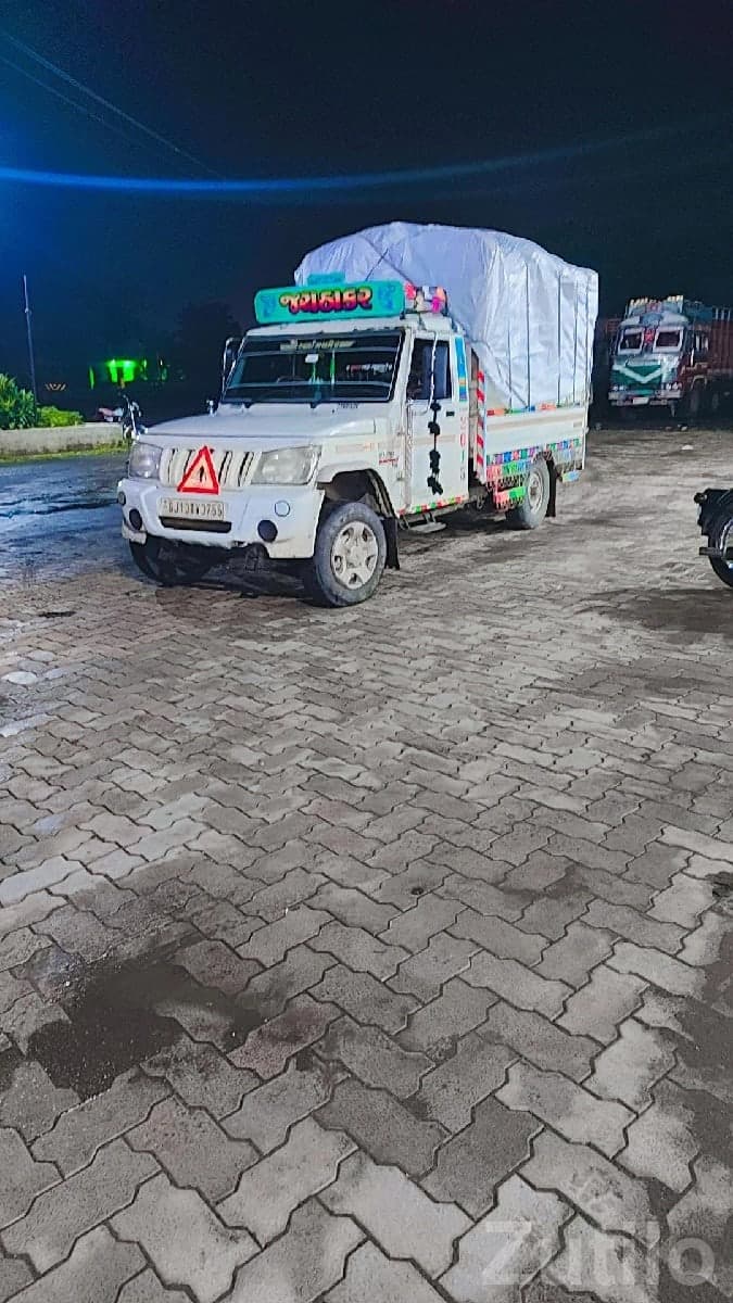 White Mahindra Pickup Cargo Truck