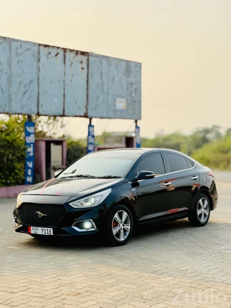 Hyundai Verna Black Top Diesel Sedan Hyundai Verna Black Top Diesel Sedan