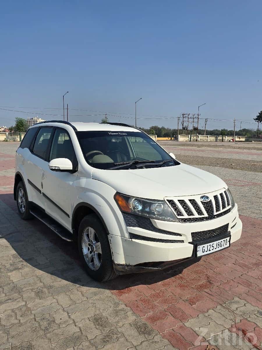 Mahindra XUV500 W8 2012 White SUV Mahindra XUV500 W8 2012 White SUV