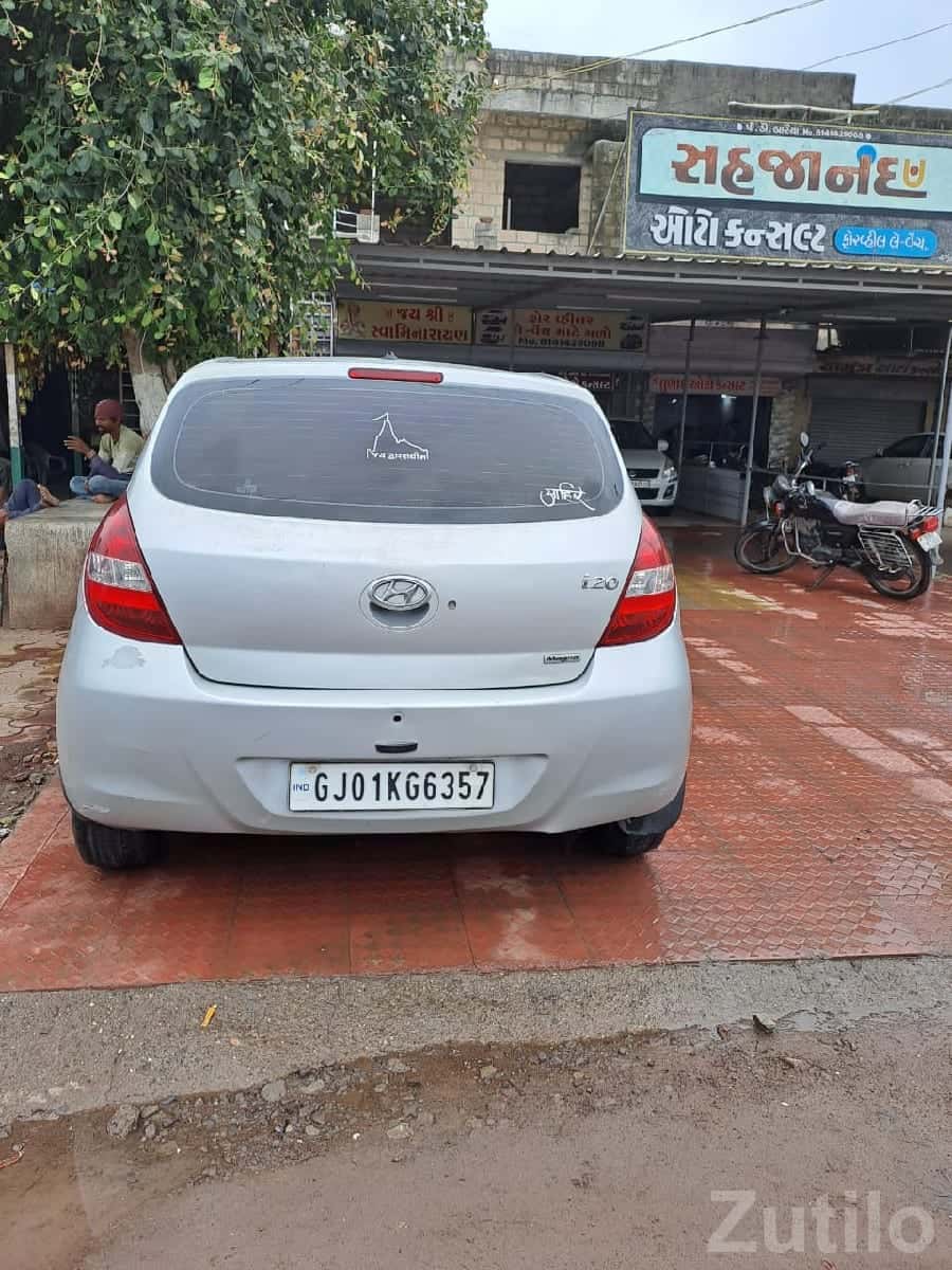 Hyundai i20 Silver Hatchback Car Hyundai i20 Silver Hatchback Car