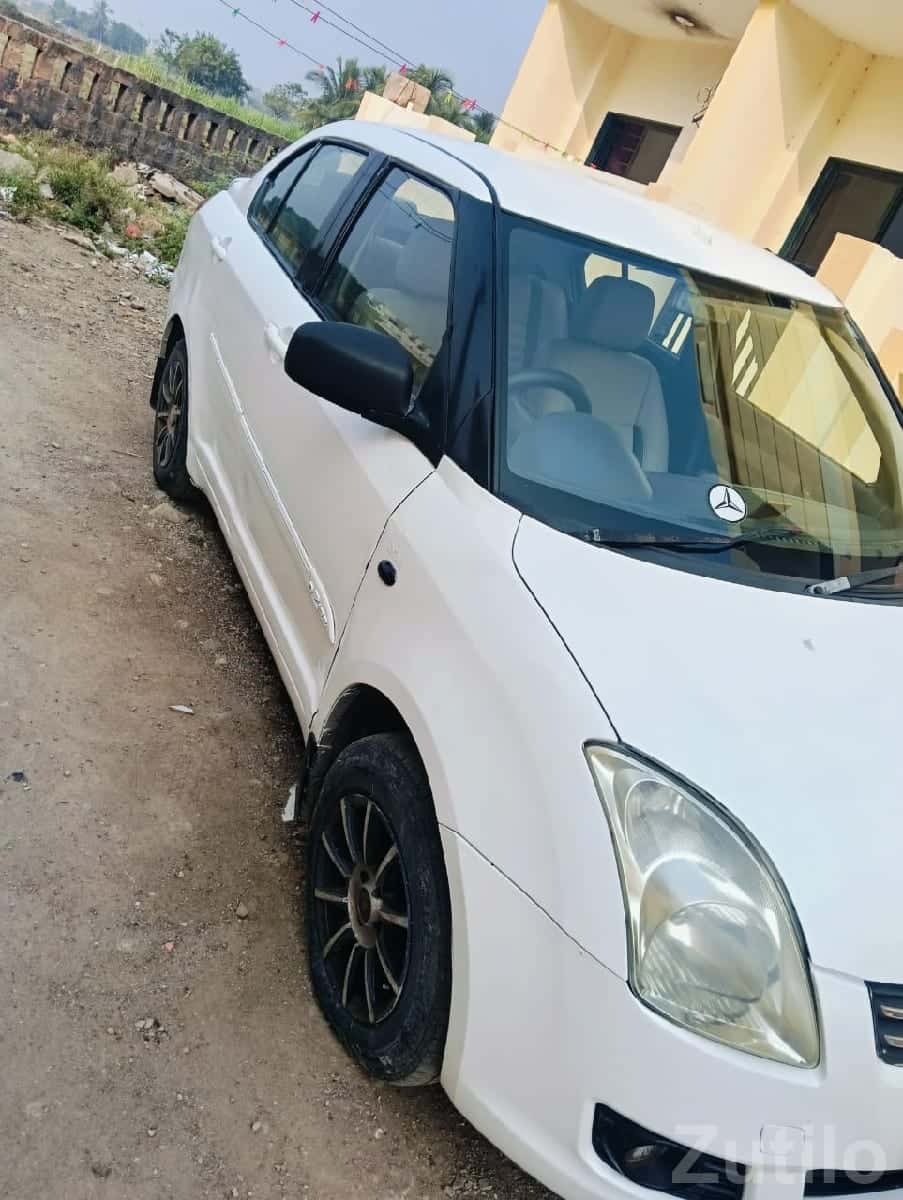 White Maruti Swift VDi Diesel Car White Maruti Swift VDi Diesel Car