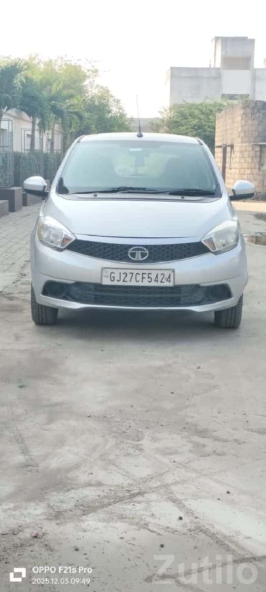 Tata Tiago XT Petrol CNG Silver Hatchback Tata Tiago XT Petrol CNG Silver Hatchback
