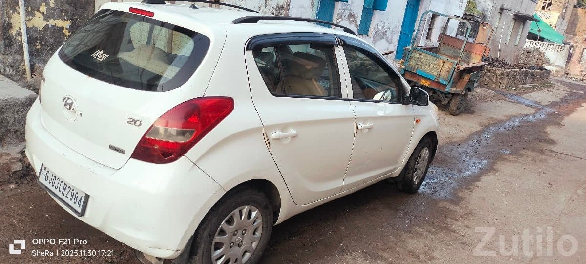 Hyundai i20 Petrol CNG White Hatchback
