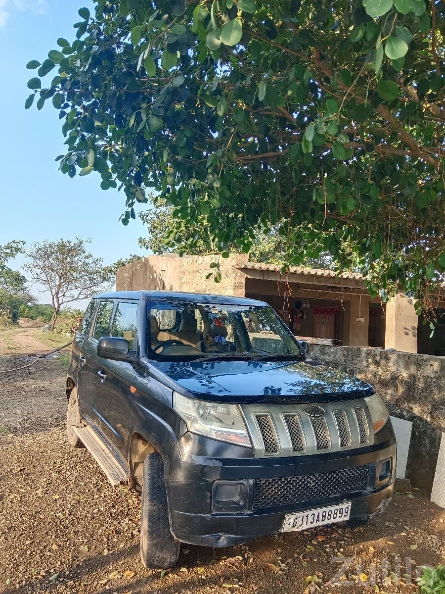 Mahindra TUV300 T4 Diesel SUV Black