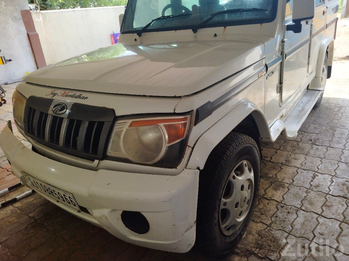 Mahindra Bolero 7 Seater White SUV