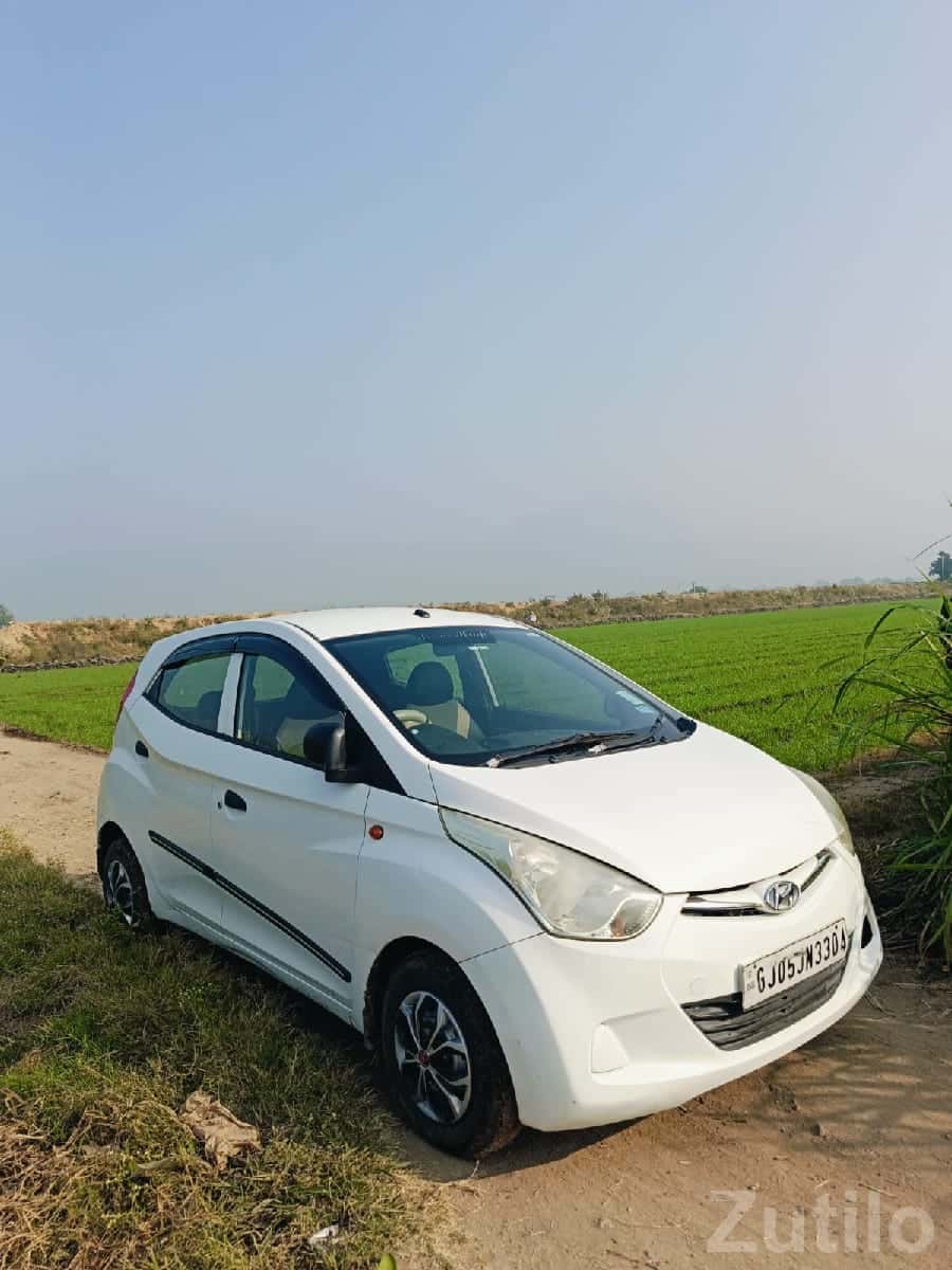 Hyundai Eon Magna+ 2015 White Hatchback Hyundai Eon Magna+ 2015 White Hatchback