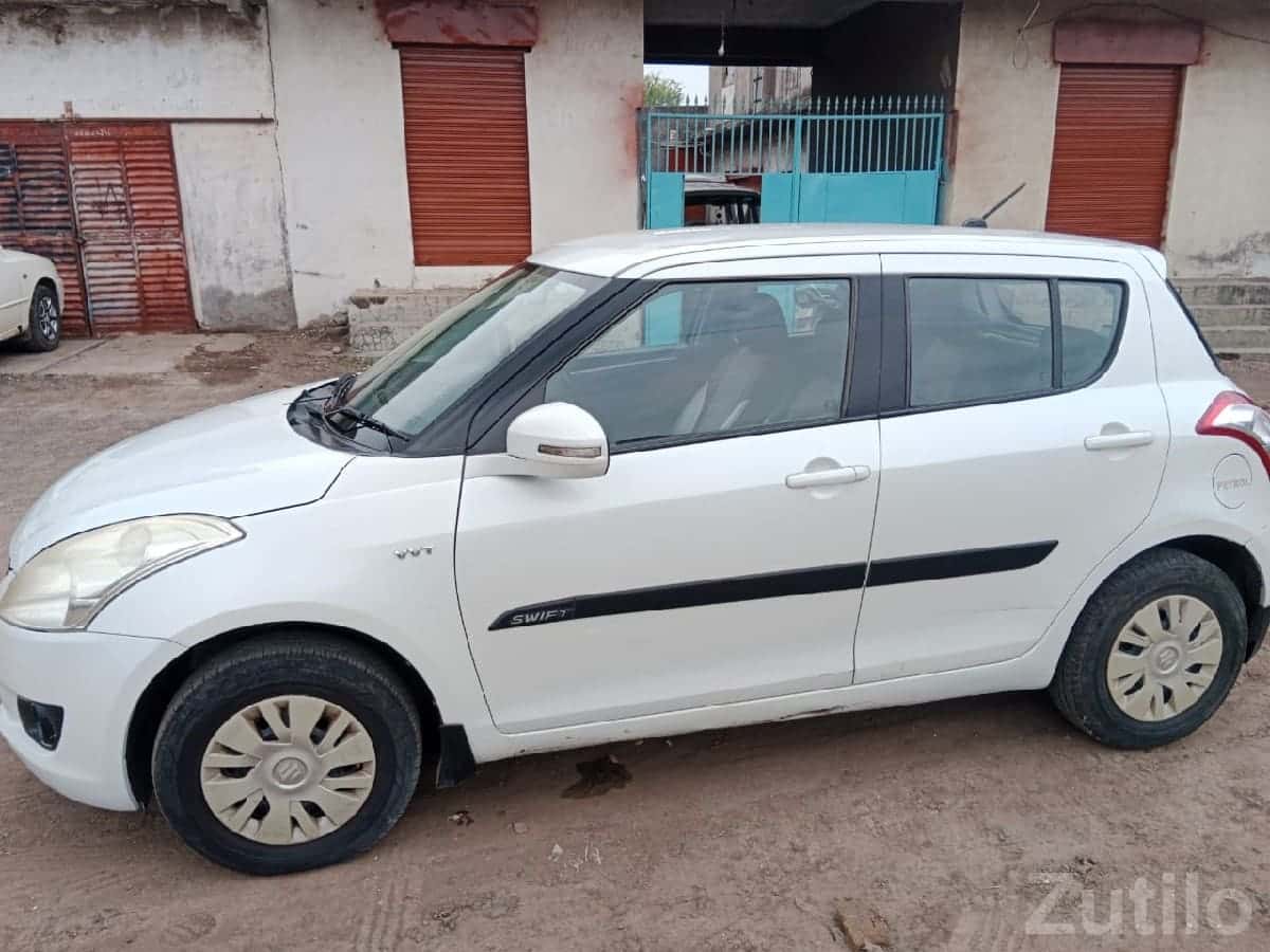White Maruti Swift VDI Diesel Hatchback White Maruti Swift VDI Diesel Hatchback