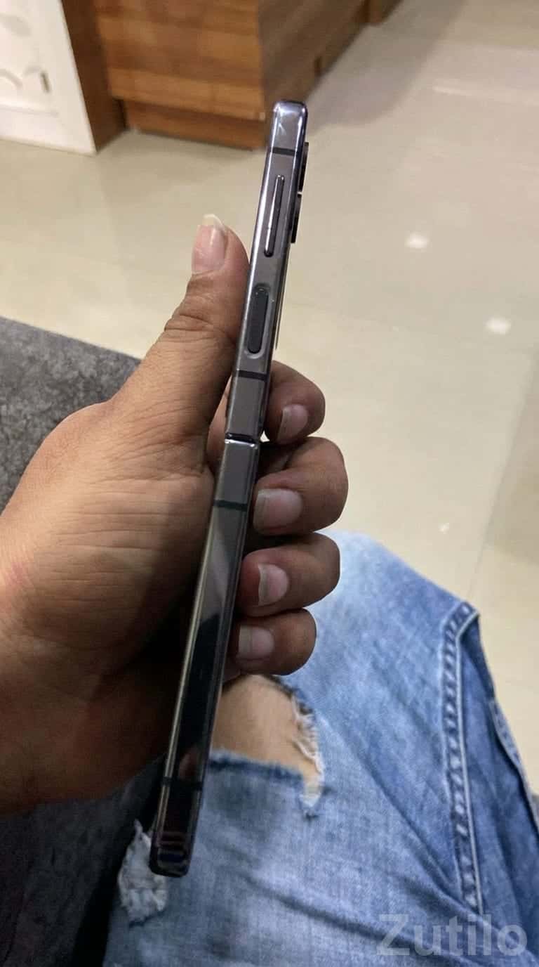 Samsung Z Flip4 128GB Indian Unit Samsung Z Flip4 128GB Indian Unit