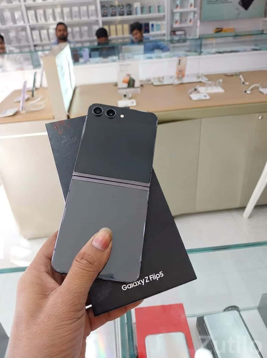 Samsung Galaxy Z Flip5 5G 8GB 256GB New Samsung Galaxy Z Flip5 5G 8GB 256GB New