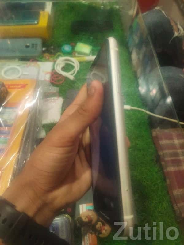 Apple iPhone 11 Used – Great Condition Apple iPhone 11 Used – Great Condition