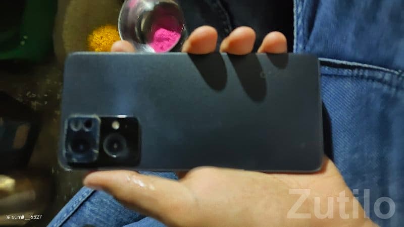 Sleek Dual-Camera Android Smartphone Sleek Dual-Camera Android Smartphone