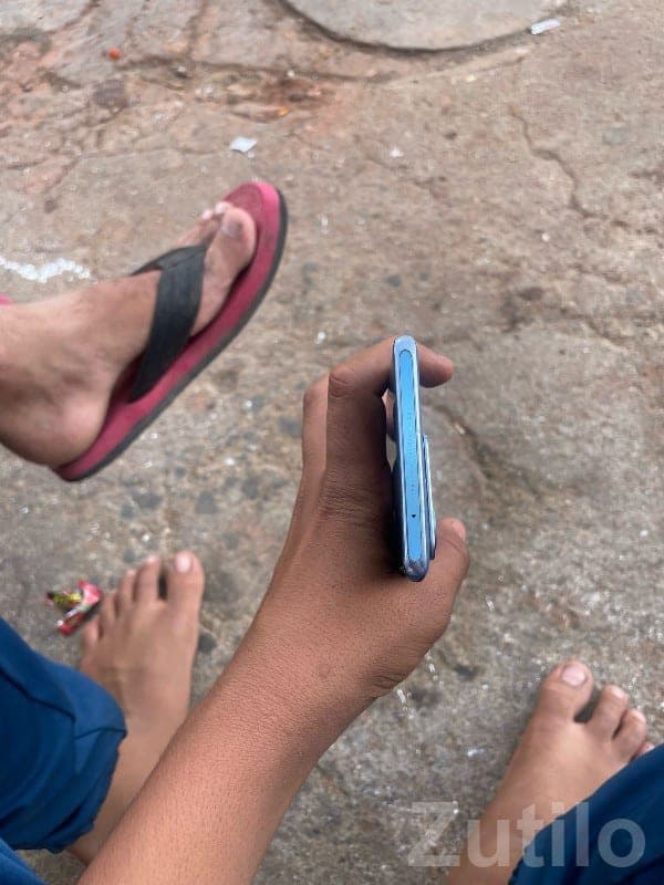 Vivo V27 Pro 5G Sleek Blue Phone Vivo V27 Pro 5G Sleek Blue Phone