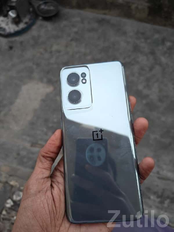 OnePlus 5G Smartphone – Silver Gloss Back OnePlus 5G Smartphone – Silver Gloss Back