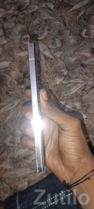 Vivo V23 5G Slim Gold Smartphone