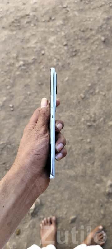 Slim Metallic Android Smartphone Slim Metallic Android Smartphone