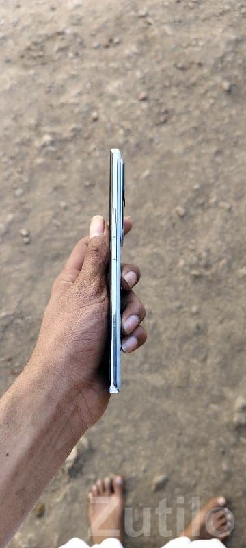 Slim Metallic Android Smartphone