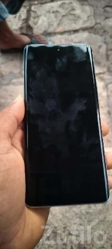 Sleek Bezel‑Less Android Smartphone Sleek Bezel‑Less Android Smartphone