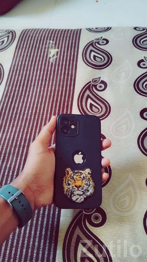Apple iPhone 12 with Tiger Case Apple iPhone 12 with Tiger Case