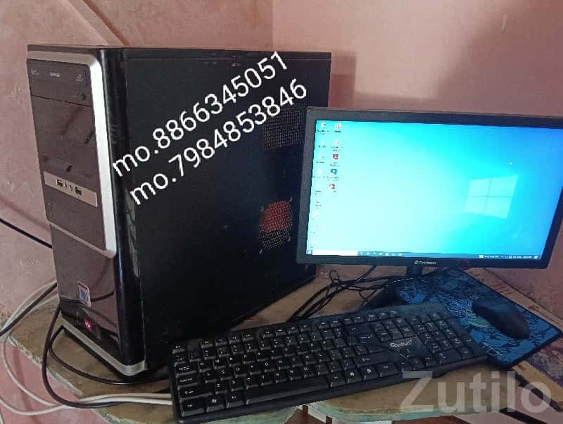 Desktop Computer with Monitor & Keyboard Desktop Computer with Monitor & Keyboard