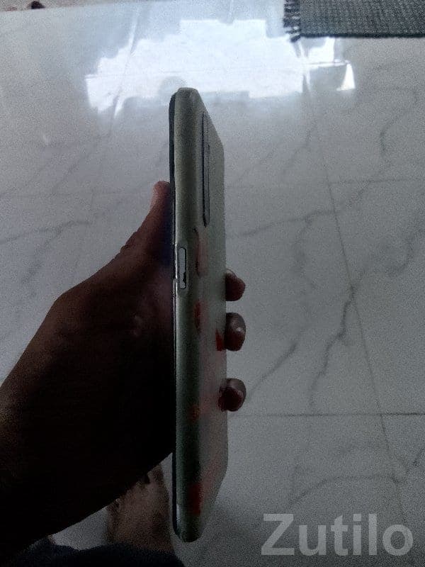 Realme 6i Smartphone in Good Condition