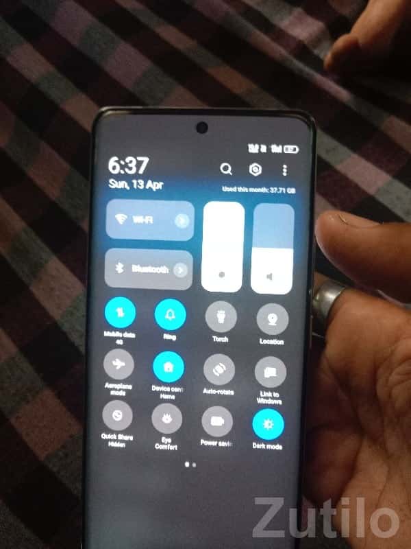 Punch-Hole Display Android Smartphone Punch-Hole Display Android Smartphone