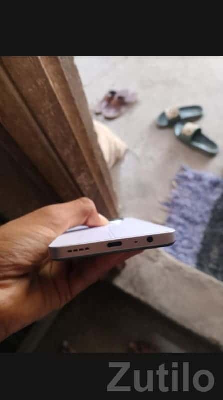 Sleek White Android Phone for Sale Sleek White Android Phone for Sale