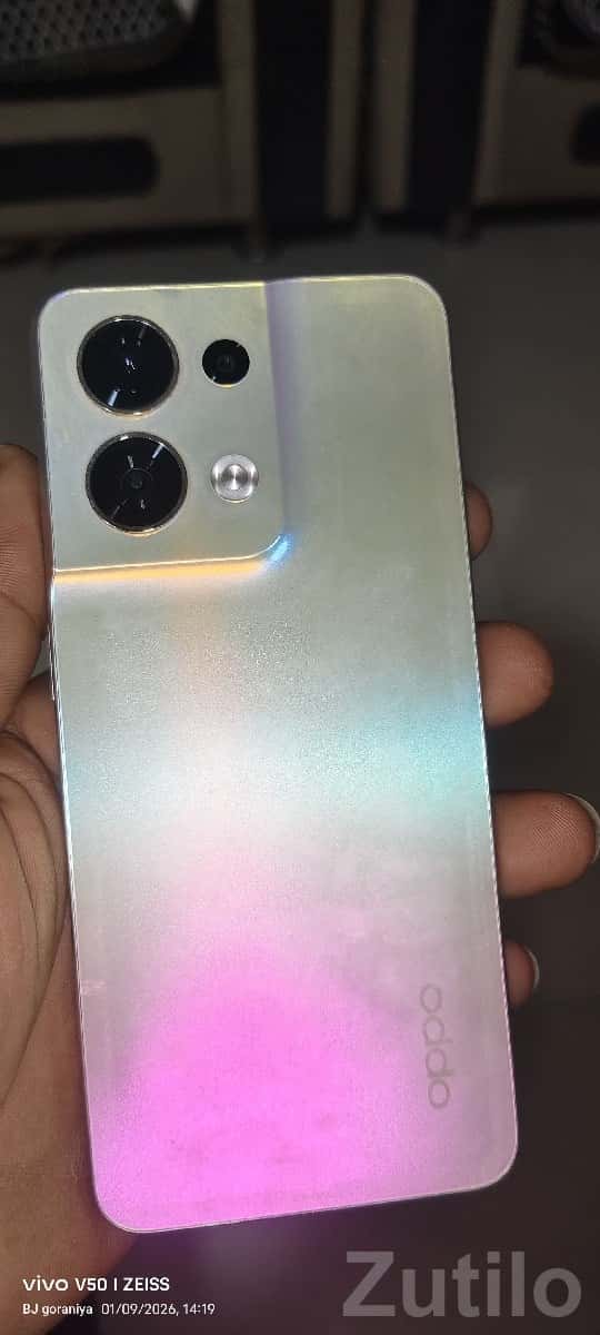 Oppo Reno 8 5G Shimmering Gold Back Oppo Reno 8 5G Shimmering Gold Back