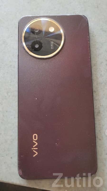 Vivo brown smartphone with ring camera Vivo brown smartphone with ring camera