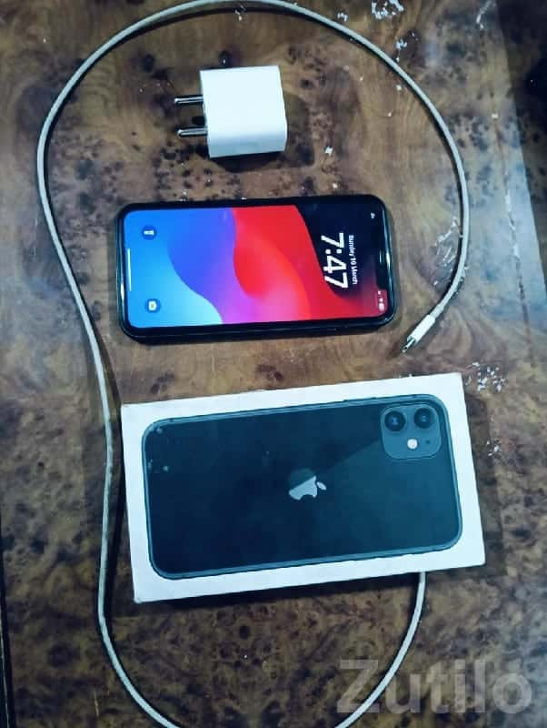 Apple iPhone 11 Black with Box & Charger Apple iPhone 11 Black with Box & Charger