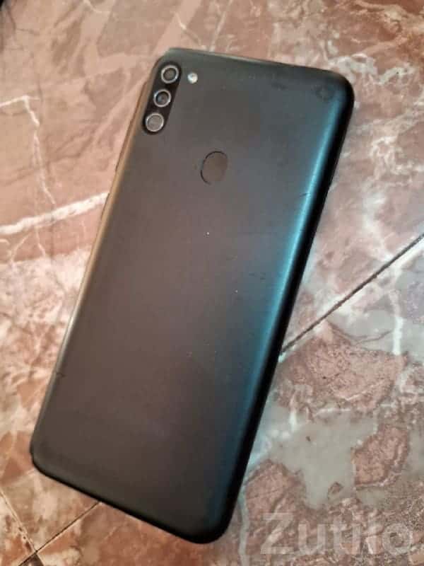 Black Triple Camera Android Phone Black Triple Camera Android Phone