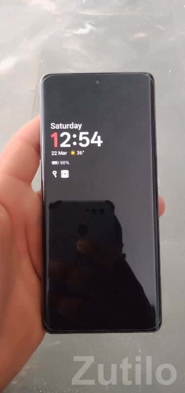 Sleek Android Smartphone for Sale Sleek Android Smartphone for Sale