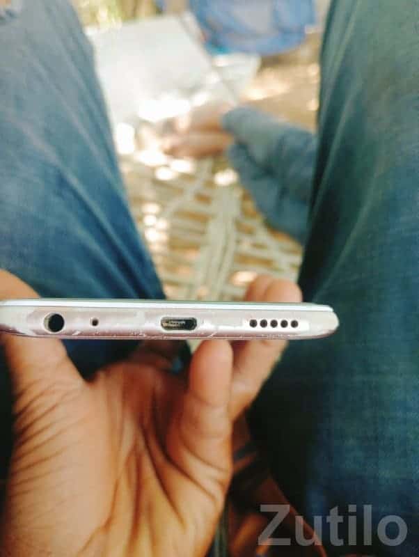 Used Android Smartphone with 3.5mm Jack Used Android Smartphone with 3.5mm Jack