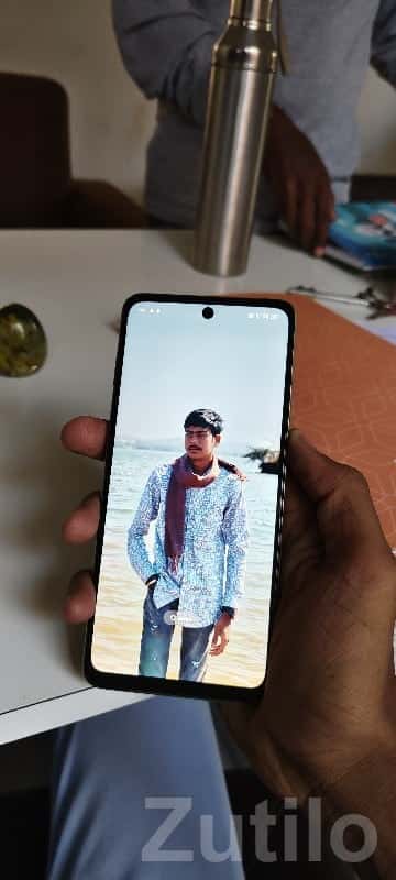 Sleek Bezel‑Less Android Mobile Phone Sleek Bezel‑Less Android Mobile Phone