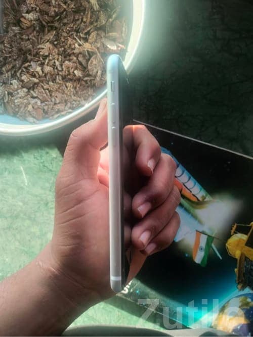 Apple iPhone SE 2 White – Great Condition Apple iPhone SE 2 White – Great Condition