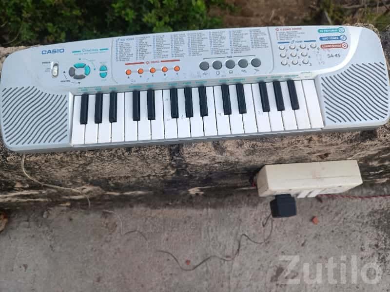 Casio SA-45 Mini Keyboard with Adapter Casio SA-45 Mini Keyboard with Adapter