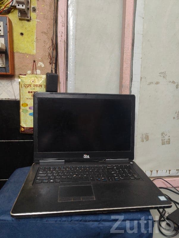 Dell Precision 7710 i7 32GB 1TB+128GB SSD Dell Precision 7710 i7 32GB 1TB+128GB SSD