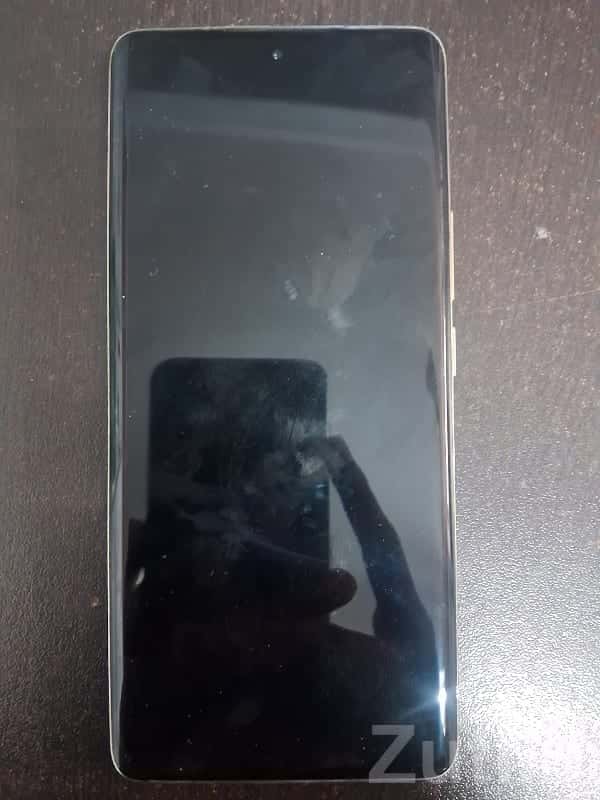 Used Smartphone with Bill Box and Charger Used Smartphone with Bill Box and Charger