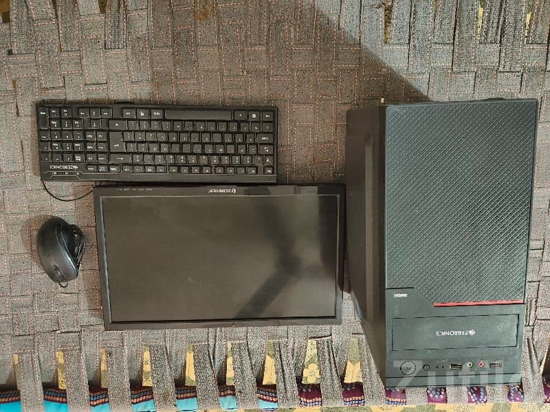 Desktop Computer Set with Monitor Desktop Computer Set with Monitor