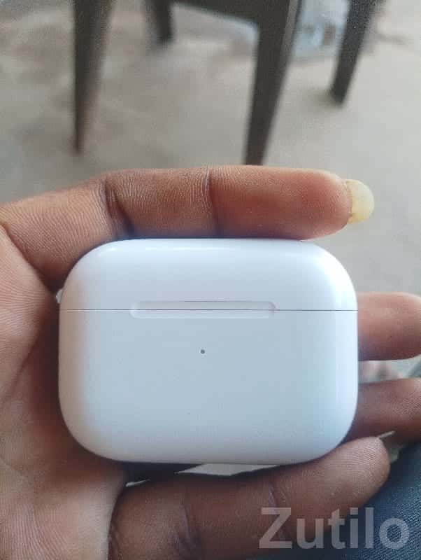 Apple AirPods 2 Wireless Earbuds Apple AirPods 2 Wireless Earbuds