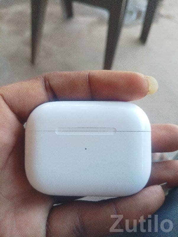 Apple AirPods 2 Wireless Earbuds Apple AirPods 2 Wireless Earbuds