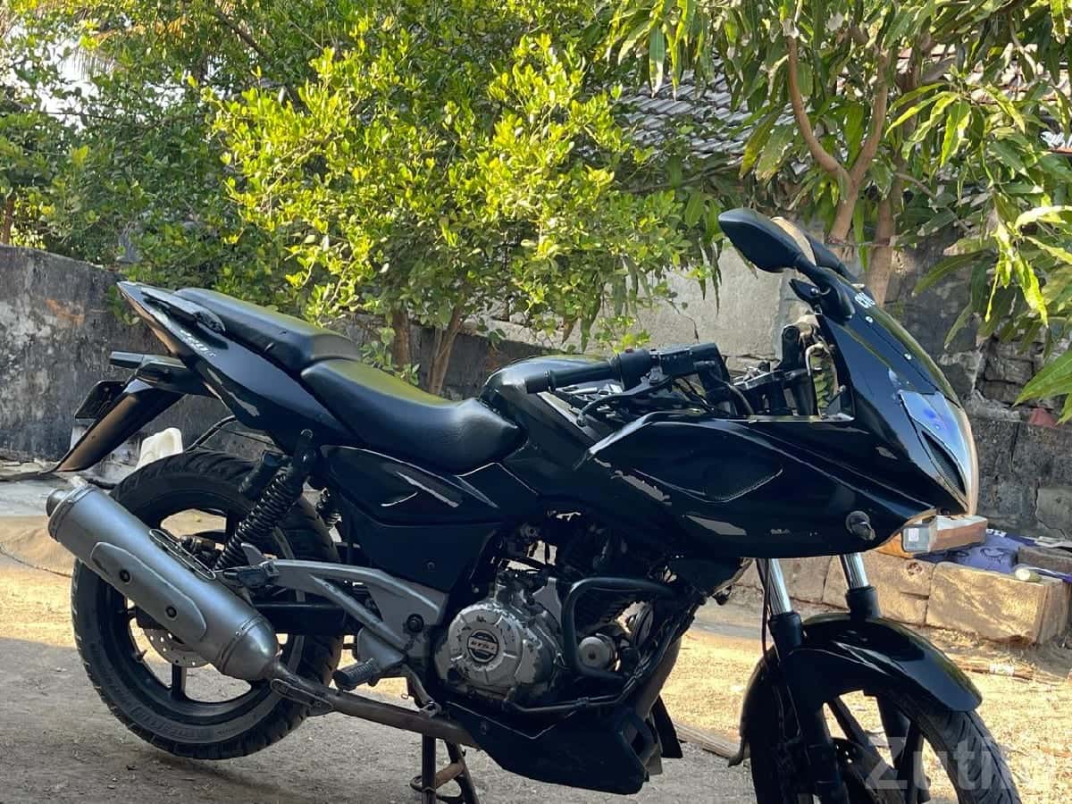 Bajaj Pulsar 220 Black Used Bike Bajaj Pulsar 220 Black Used Bike