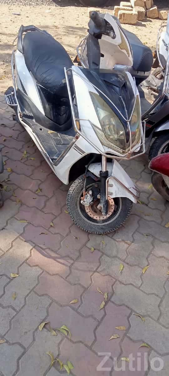 Used White Gearless Scooter for Sale Used White Gearless Scooter for Sale