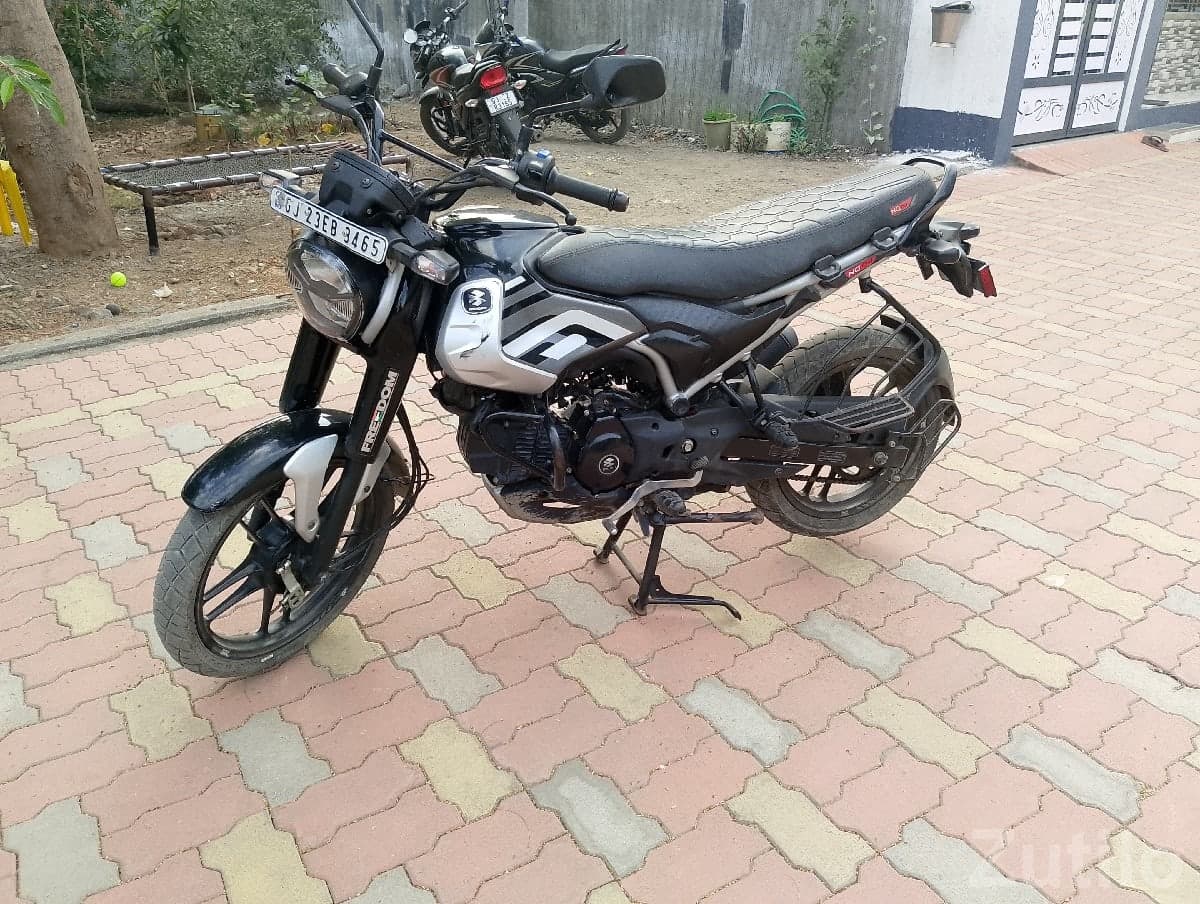 2024 Bajaj Freedom CNG Bike Black 2024 Bajaj Freedom CNG Bike Black
