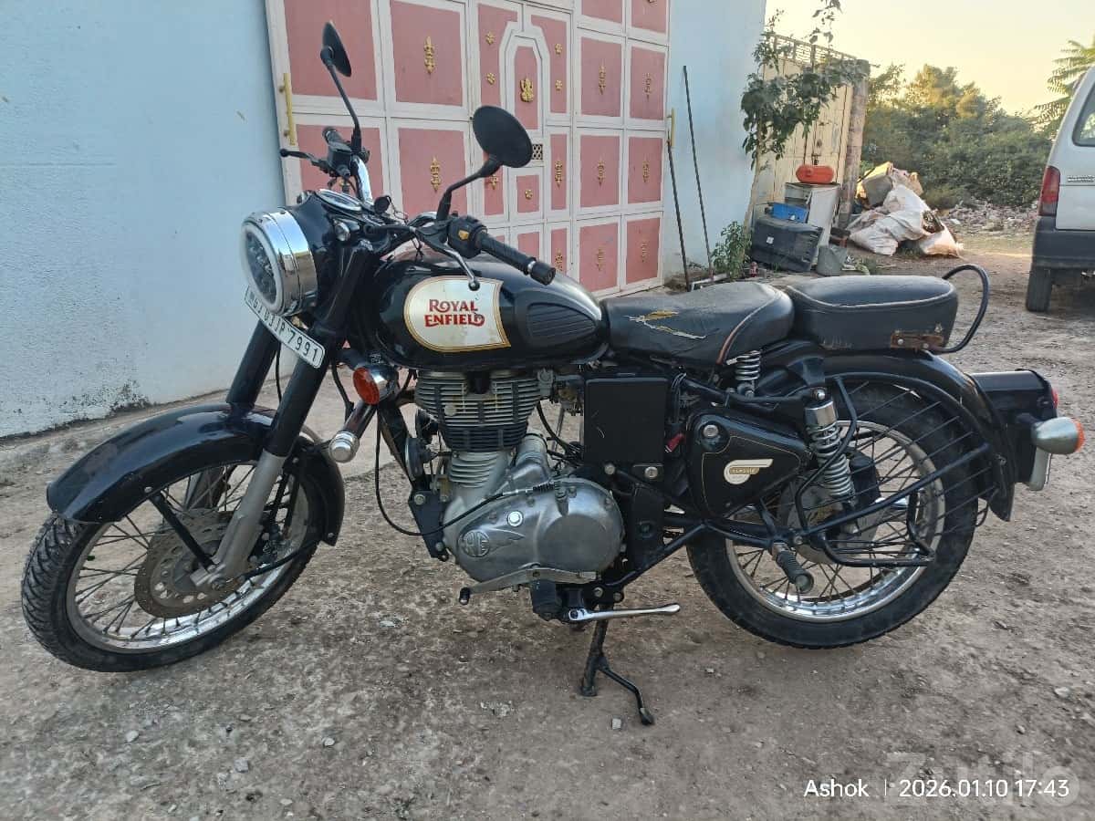 Royal Enfield Classic 350 2017 Used Bike Royal Enfield Classic 350 2017 Used Bike