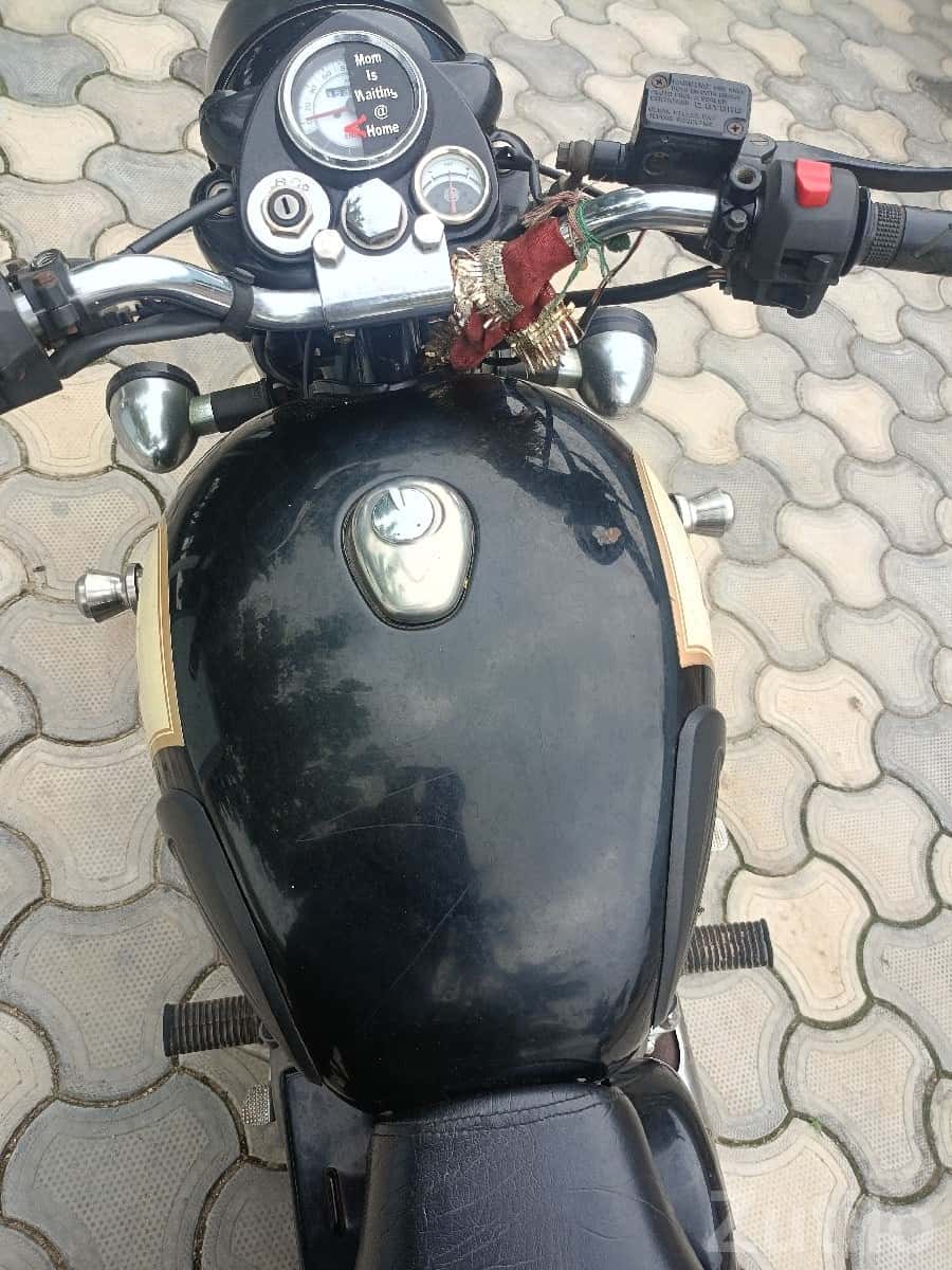 Royal Enfield Bullet Classic 350 2017 Bike Royal Enfield Bullet Classic 350 2017 Bike