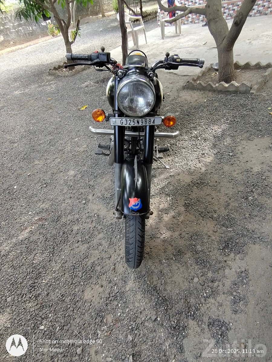 Royal Enfield Bullet 2017 Model Black Royal Enfield Bullet 2017 Model Black