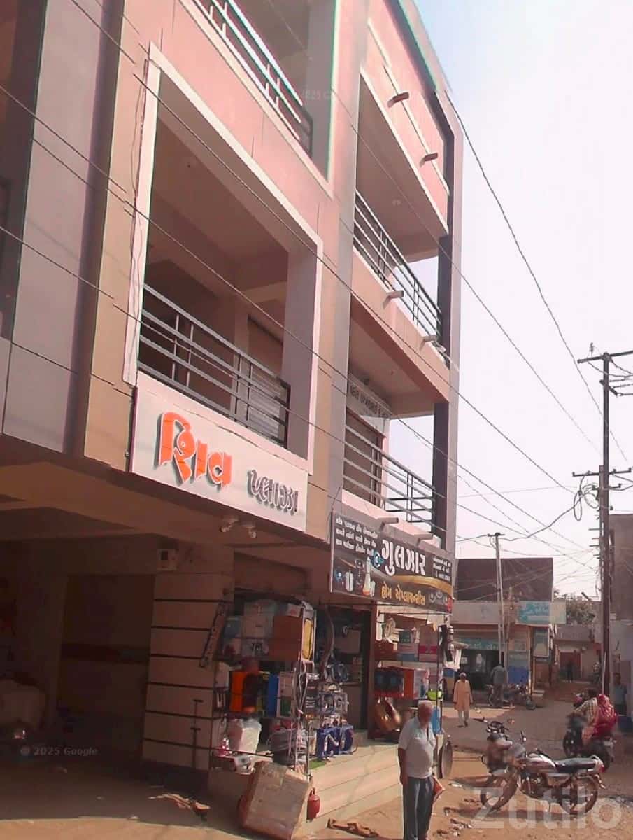 Shop Space for Rent in Main Market Shop Space for Rent in Main Market