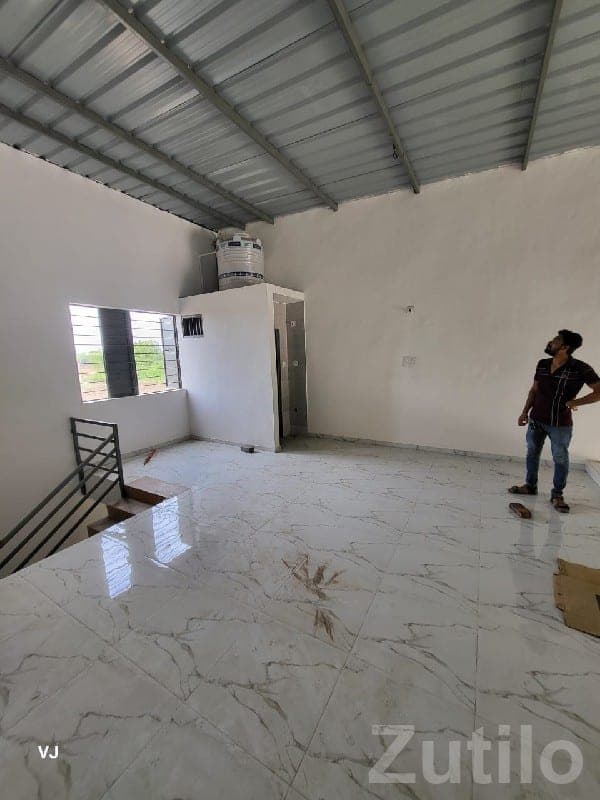 Road Touch Showroom Space for Sale Road Touch Showroom Space for Sale