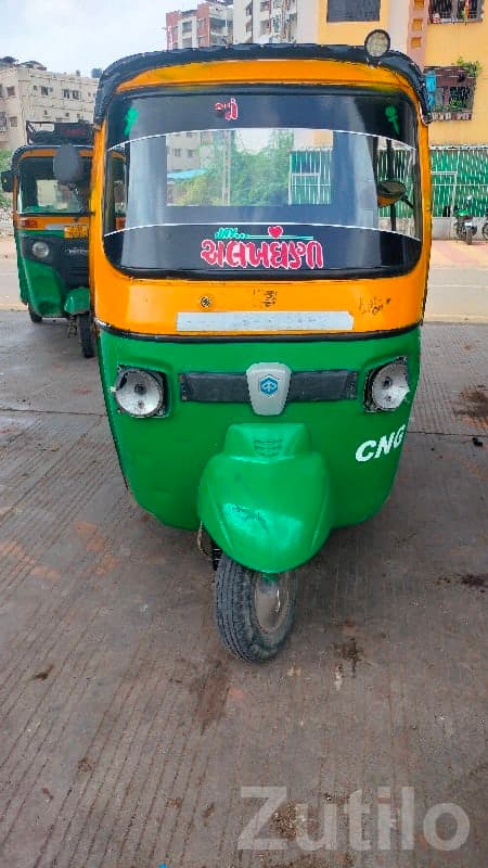 CNG Auto Rickshaw for Sale CNG Auto Rickshaw for Sale