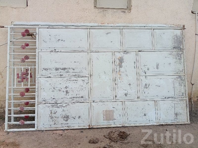 Used Metal Gate / Dellu for Seating Area Used Metal Gate / Dellu for Seating Area